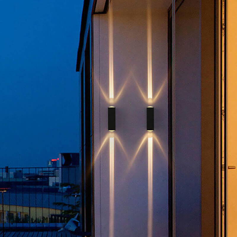 Elegant utomhusvägglampa i svart med energioptimerad LED