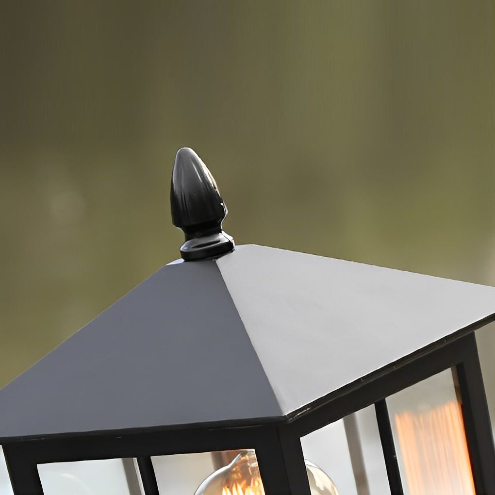 Elegant Solcelledrevet Udendørslampe i Sort Metal til Haven