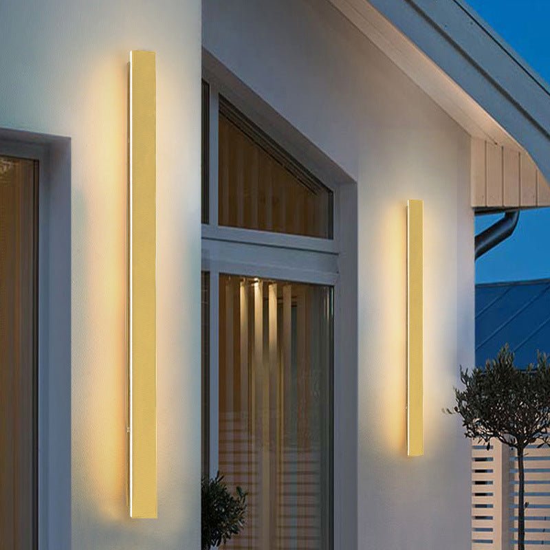 Vattentät LED-vägglampa i guld för moderna uteplatser