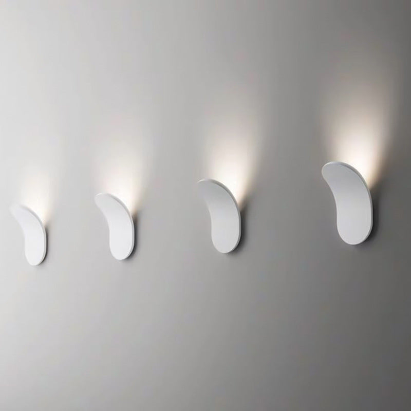 Elegant vägglampa i järn – nordisk design för moderna hem