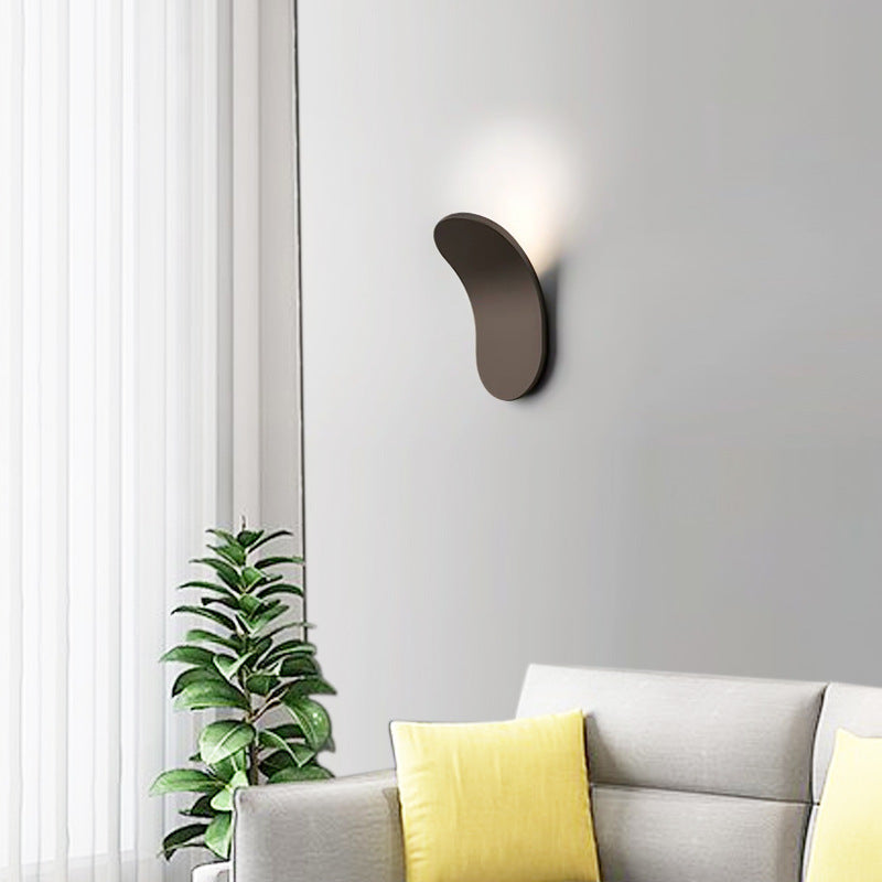 Elegant vägglampa i järn – nordisk design för moderna hem