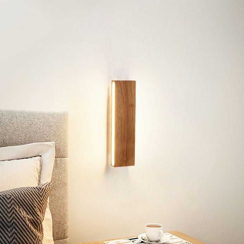 Stilren LED Vägglampa i Trä – Minimalistisk Design och Komfortljus