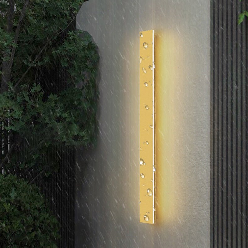 Vattentät LED-vägglampa i guld för moderna uteplatser