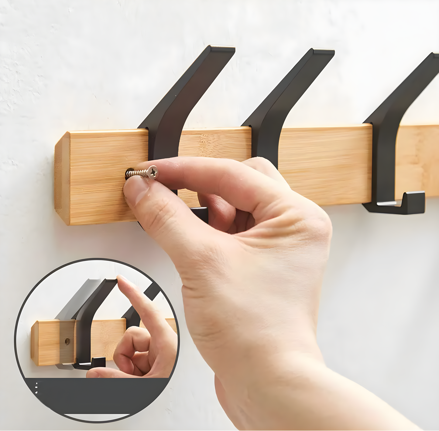 Elegant Väggupphängning i Modern Design med Justerbara Krokar