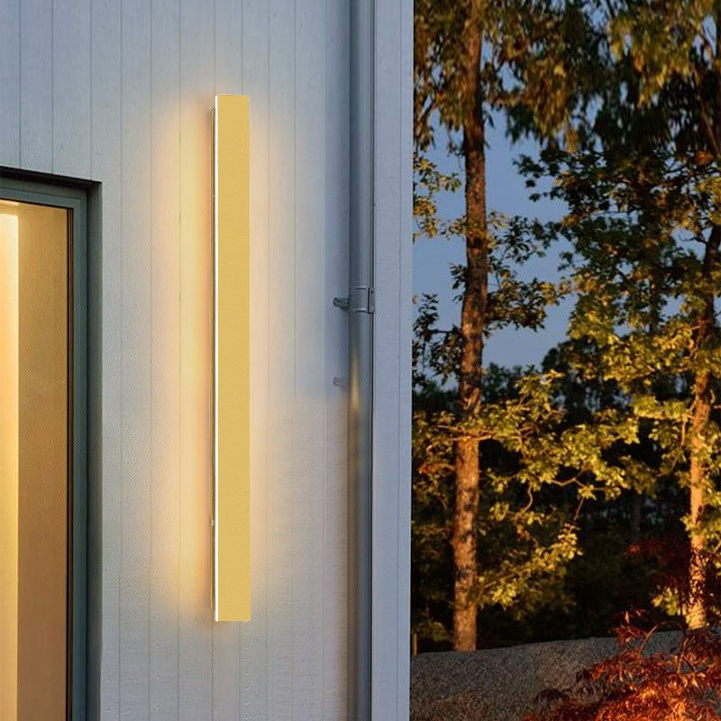 Vattentät LED-vägglampa i guld för moderna uteplatser