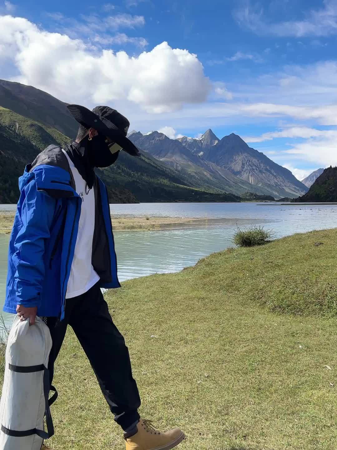 Funktionellt campingtält med ventilation och solskydd