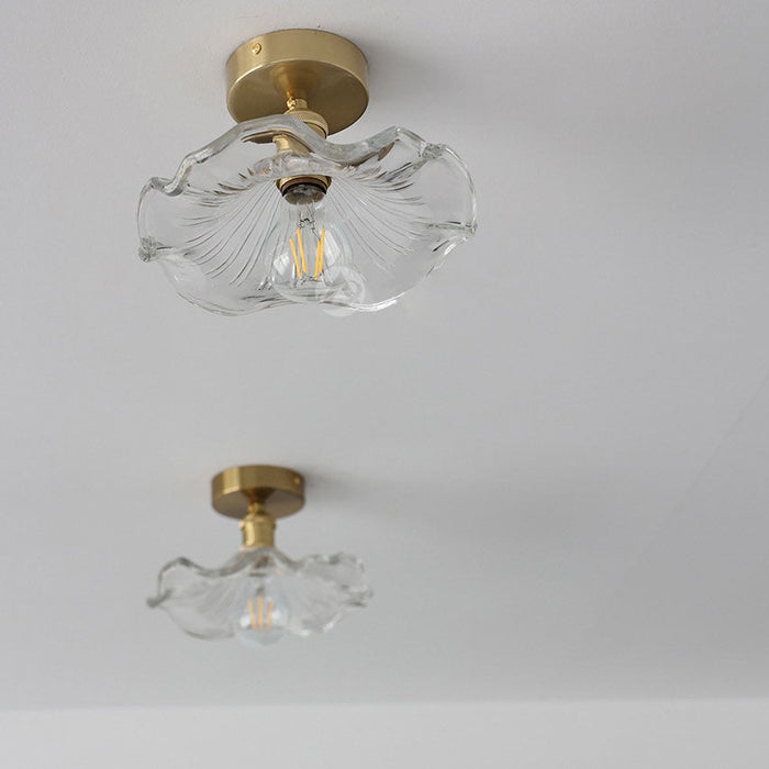 Elegant glasplafond i hibiskusform – Lys op dit hjem med stil