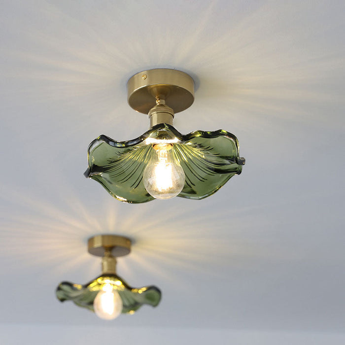 Elegant glasplafond i hibiskusform – Lys op dit hjem med stil