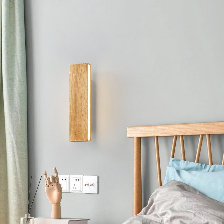 Stilren LED Vägglampa i Trä – Minimalistisk Design och Komfortljus
