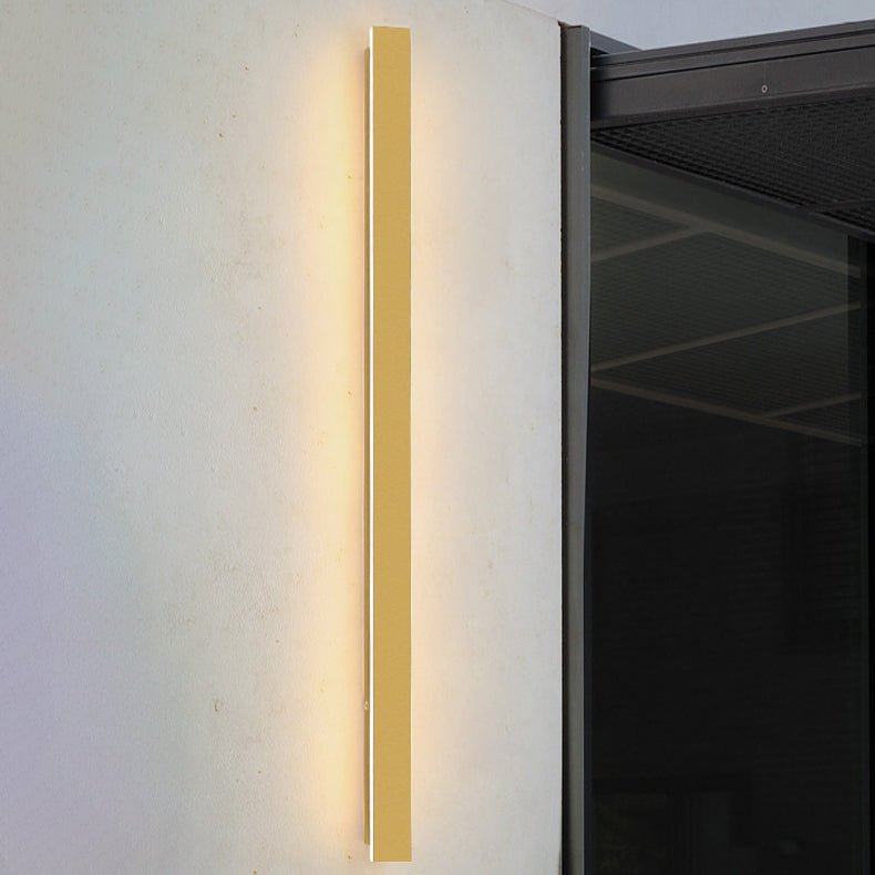 Vattentät LED-vägglampa i guld för moderna uteplatser
