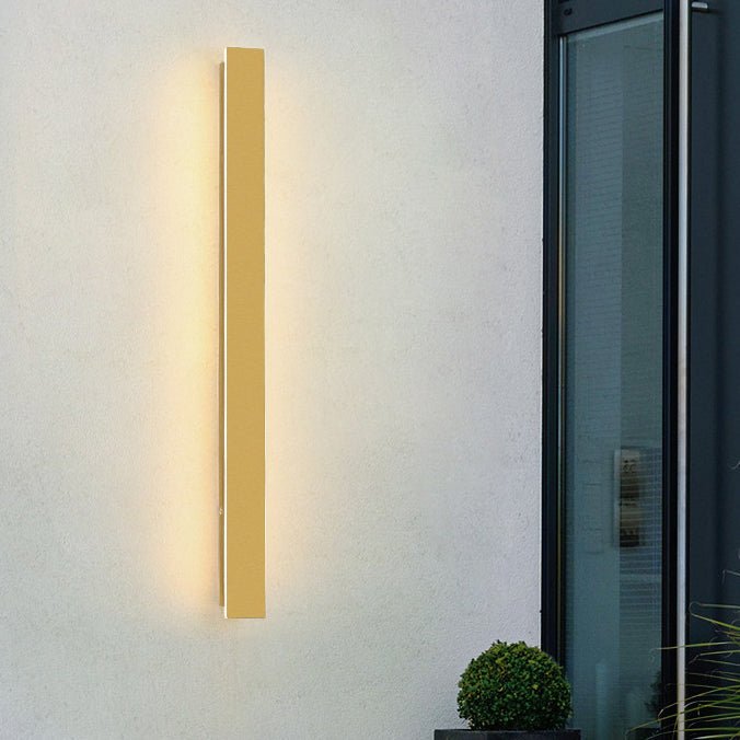 Vattentät LED-vägglampa i guld för moderna uteplatser