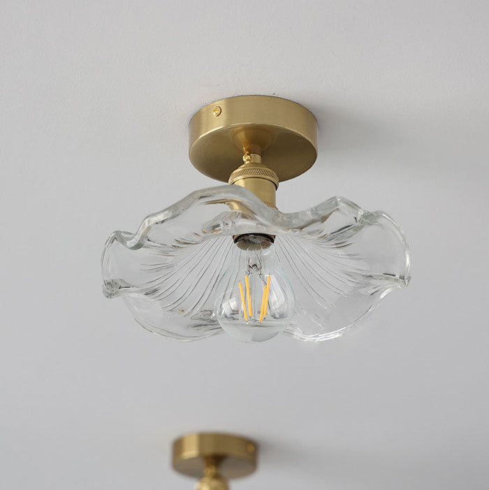 Elegant glasplafond i hibiskusform – Lys op dit hjem med stil