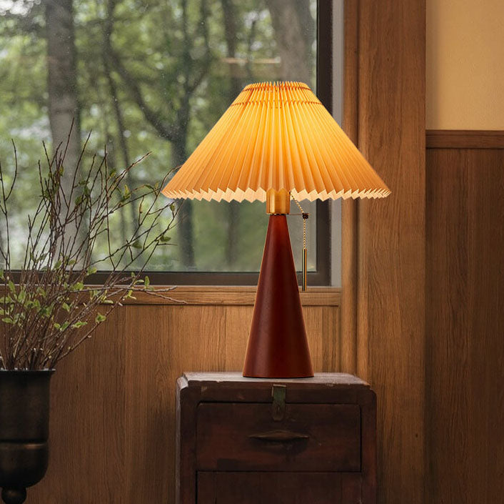 Japansk bordslampa med plisserad skärm i trä och tygdesign