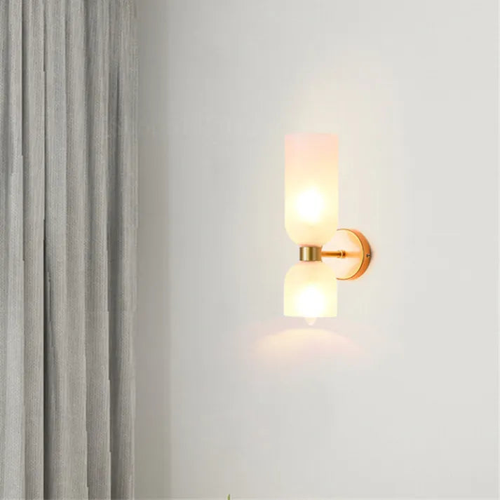 Elegant vägglampa i glas och metall - Skapa mys i hemmet