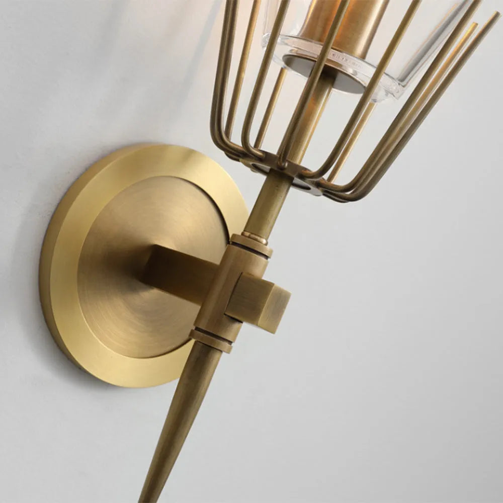 Modern vägglampa i glas och mässing – Skapa mys och stil