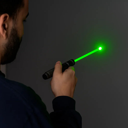 Langtrækkende Laserpegepind med Justerbar Fokus & Opladning