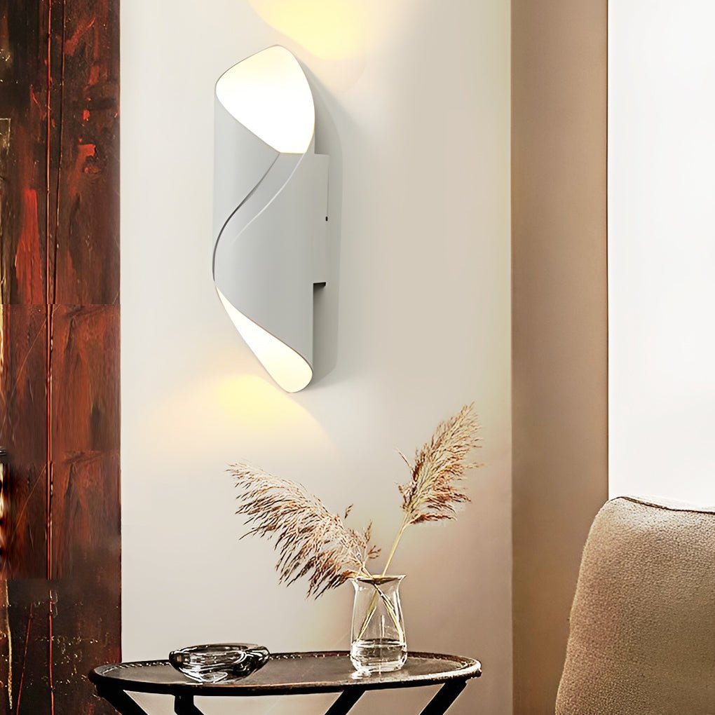 Modern vägglampa i rostfritt aluminium med IP66