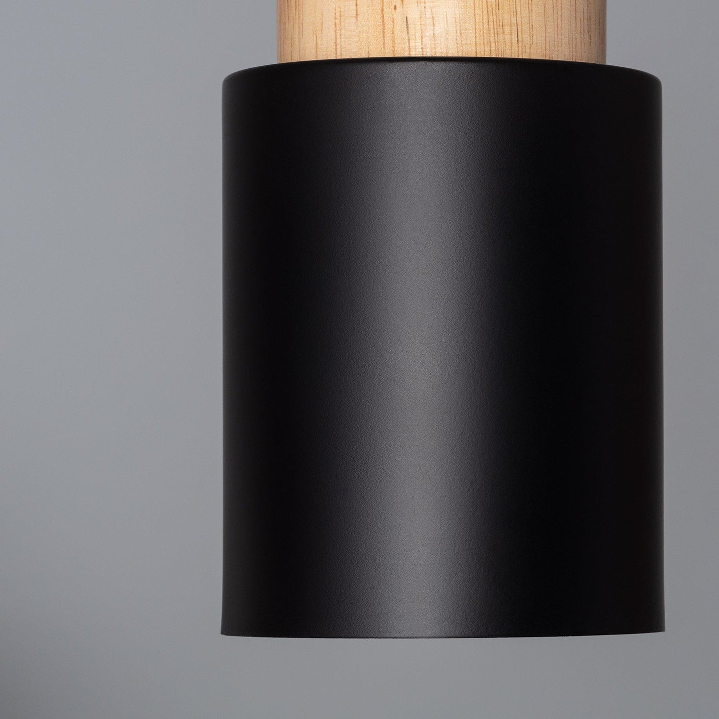 Elegant Träpendel i Svart – Modern Cylinderdesign