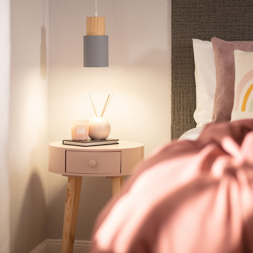 Elegant Träpendel i Svart – Modern Cylinderdesign