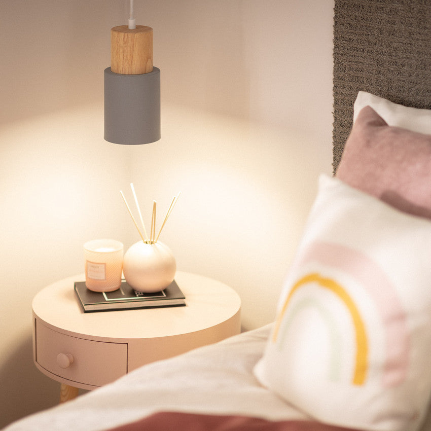 Elegant Träpendel i Svart – Modern Cylinderdesign
