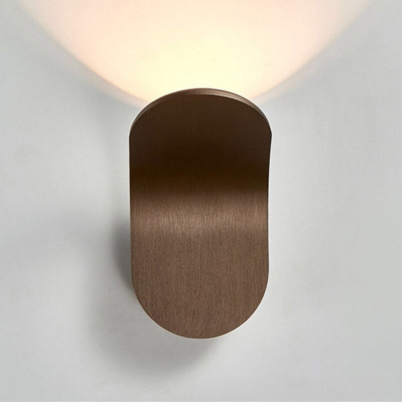 Elegant vägglampa i järn – nordisk design för moderna hem