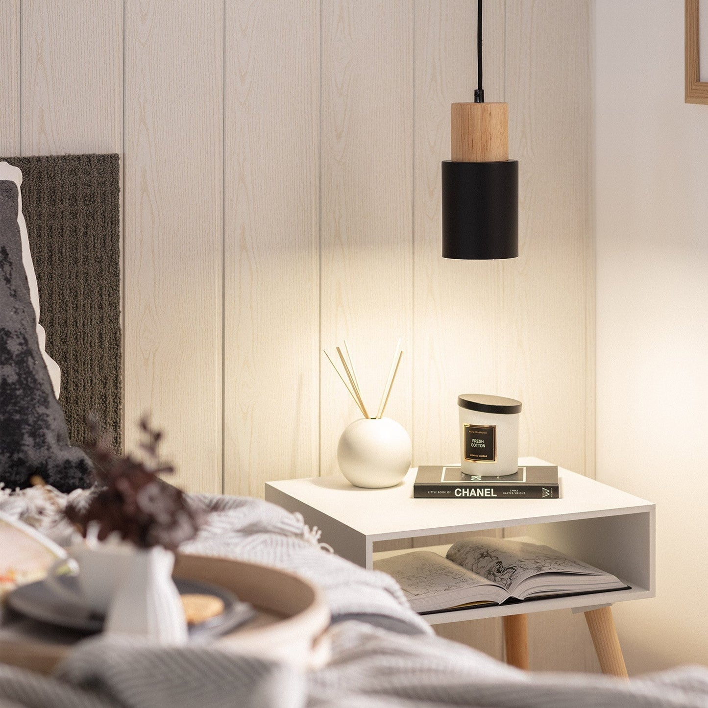 Elegant Träpendel i Svart – Modern Cylinderdesign