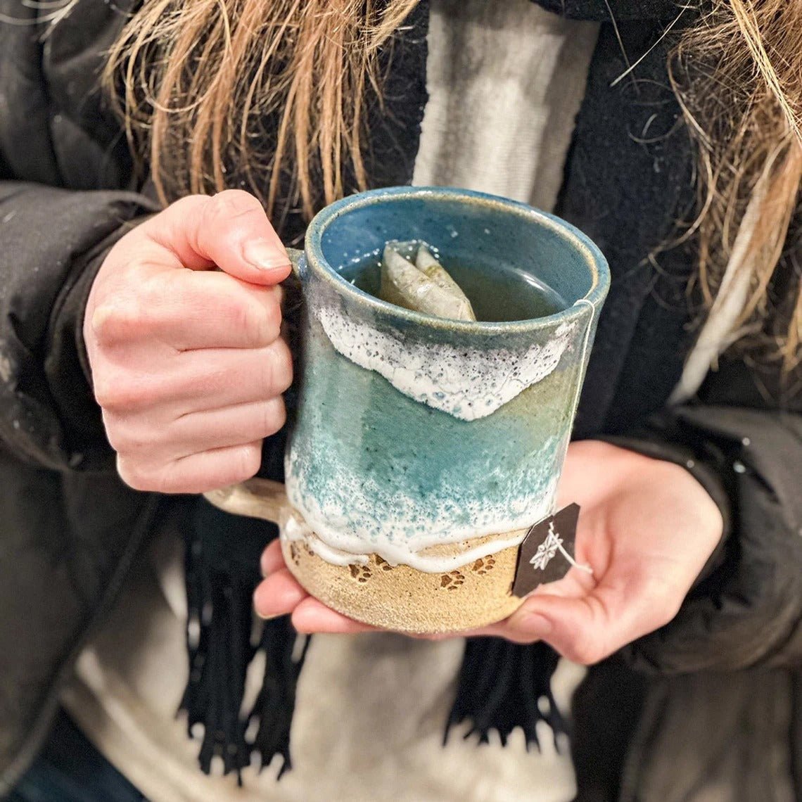 Handmålad Mugg med Tassavtryck för Strandälskare - Unik Design
