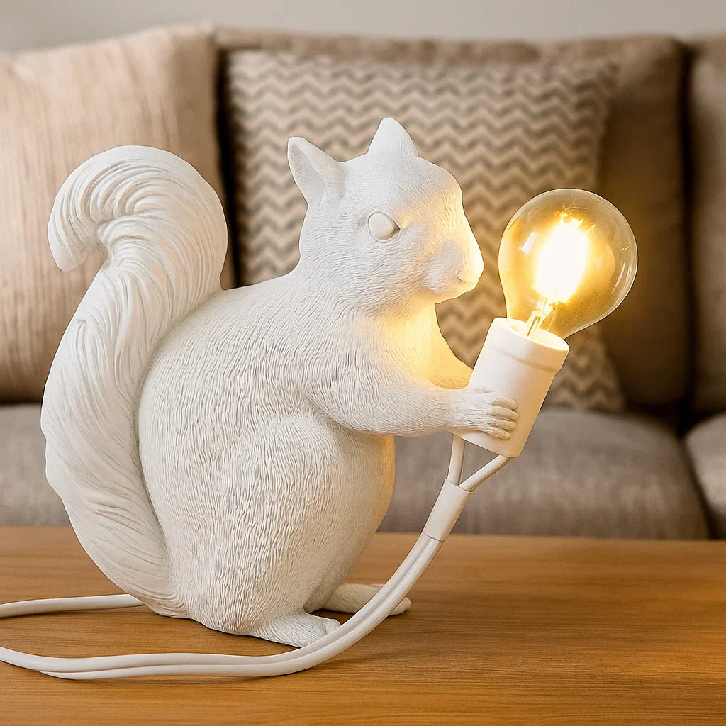 Nordisk bordslampa med ekorre – Skapa mys och stil i hemmet