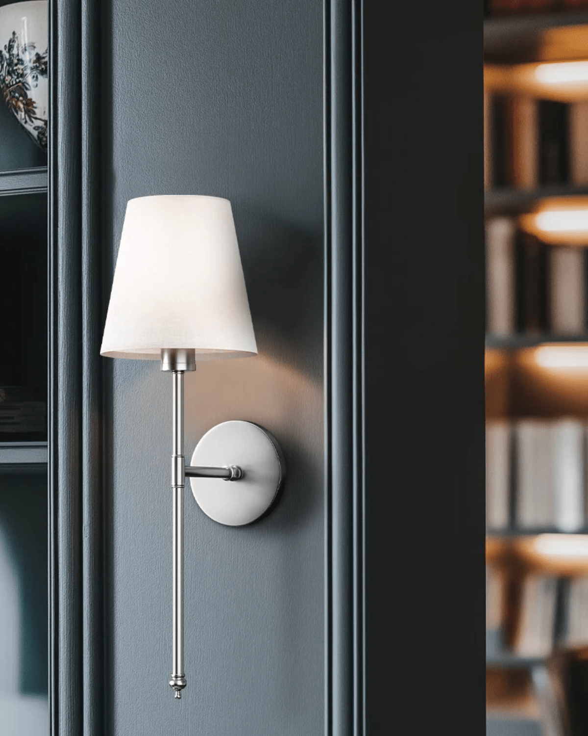 Elegant væglampe med justerbar lysstyrke og tidløst design
