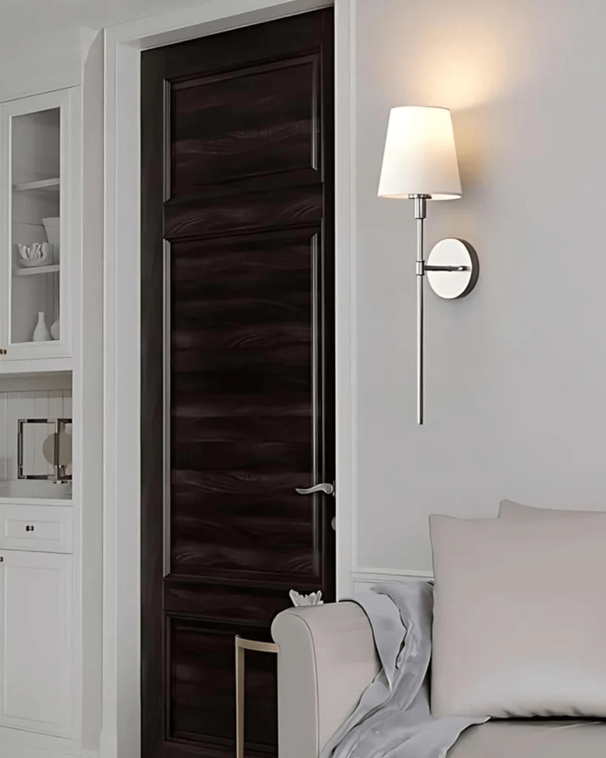 Elegant væglampe med justerbar lysstyrke og tidløst design