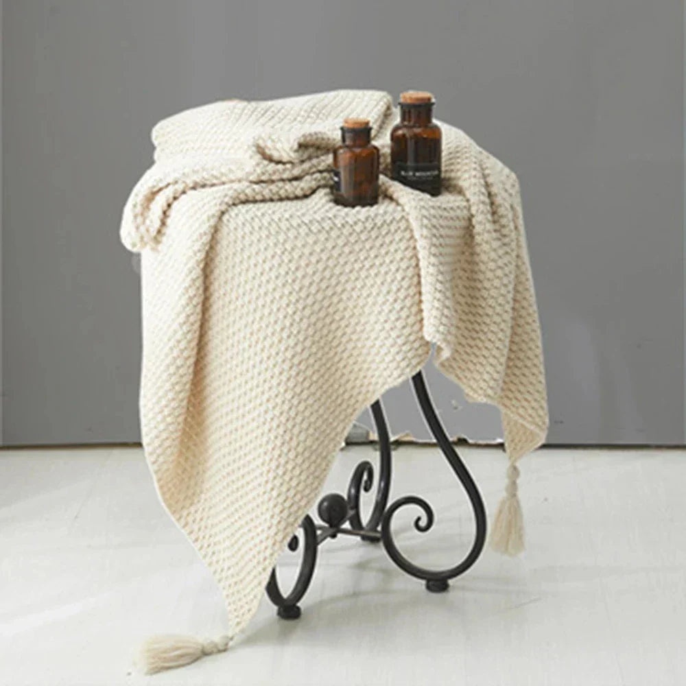 Stickad Ullfilt med Fransar - Nordic Hygge