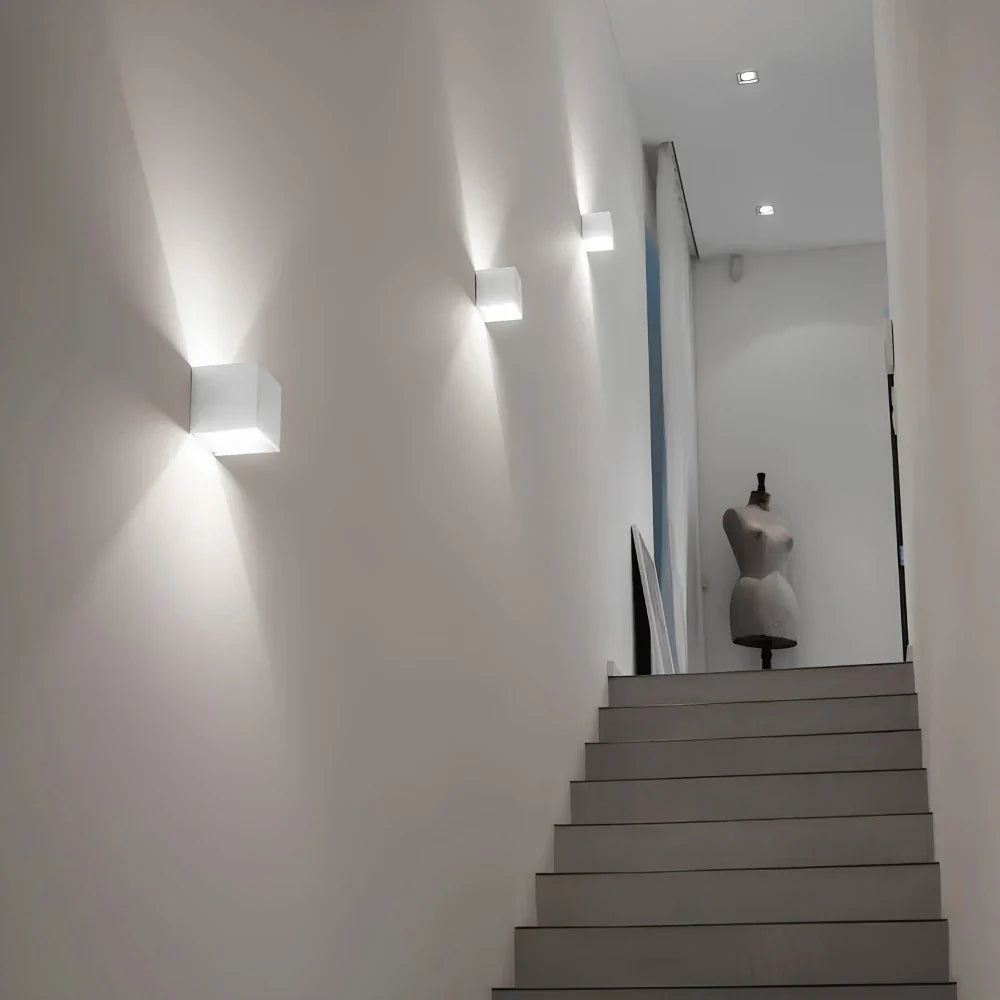 Justerbar LED Væglampe i Sort Aluminium til Indendørs & Udendørs