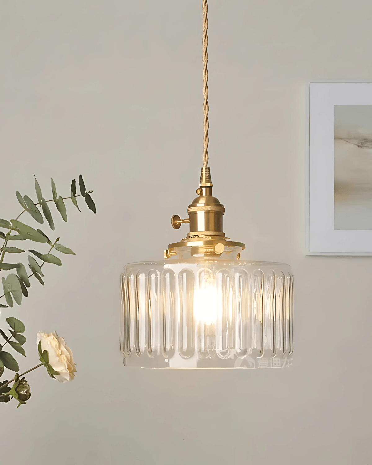 Elegant Glaspendel med Messingdetaljer - Skab Hygge i Hjemmet