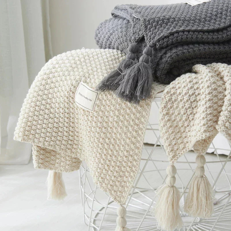 Strikket uld tæppe med frynser - Nordic hyggeligt design