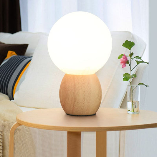 Moderne Natlampe med Træbase – Skab Hygge og Stil i Hjemmet