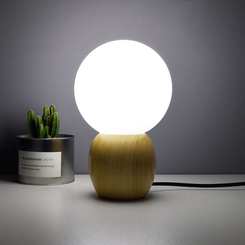 Moderne Natlampe med Træbase – Skab Hygge og Stil i Hjemmet