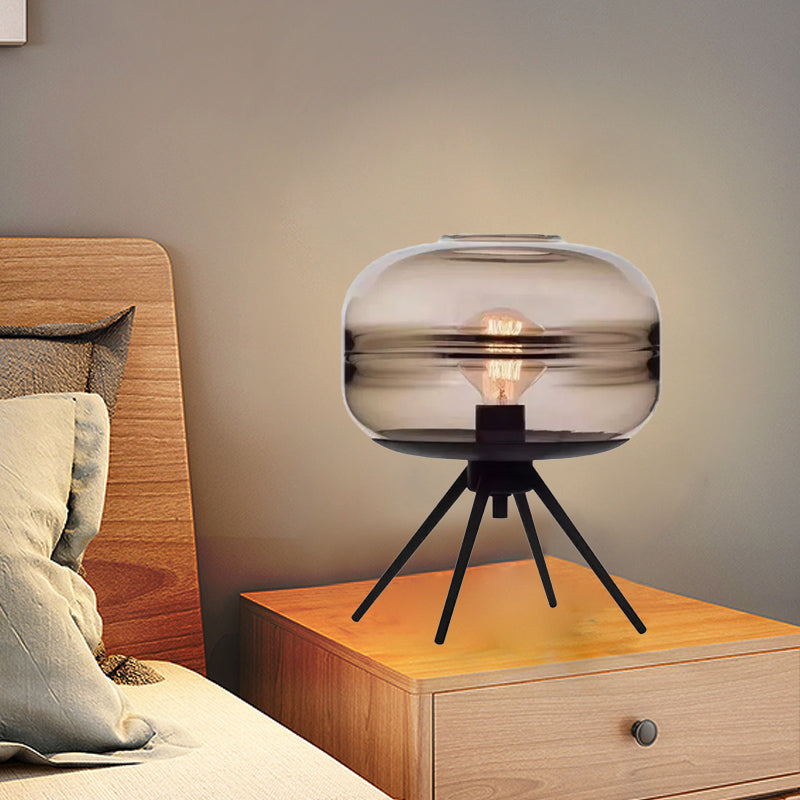 Kreativ bordslampa med modern design och unik estetik