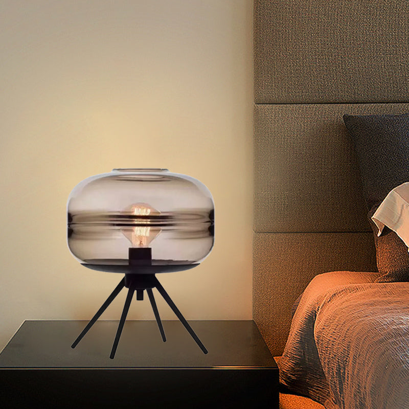 Kreativ bordslampa med modern design och unik estetik