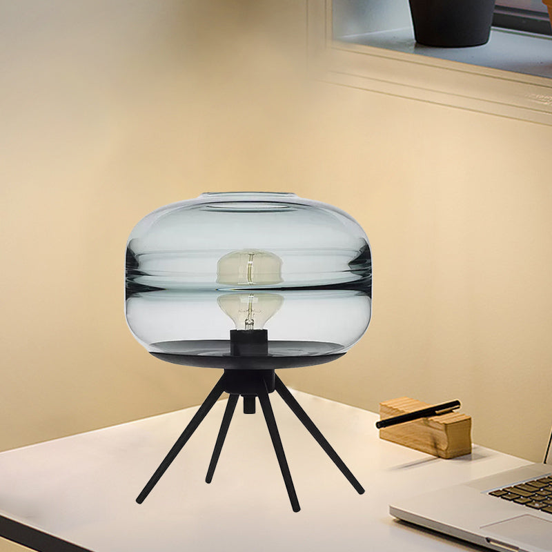 Kreativ bordslampa med modern design och unik estetik