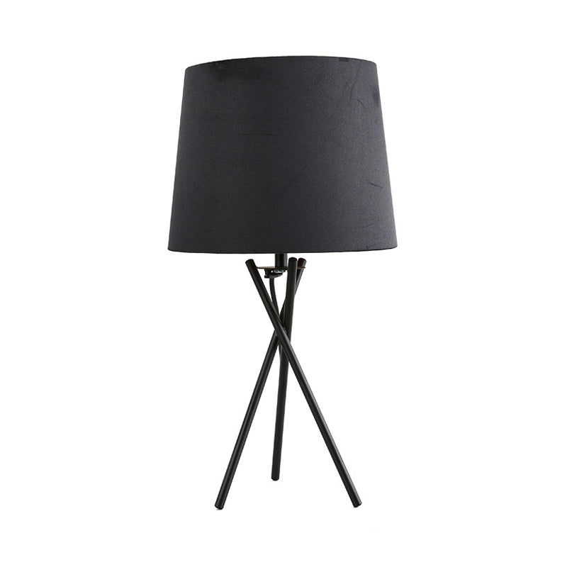 Minimalistisk Bordlampe med Blødt LED Lys i Tøjlampeskærm