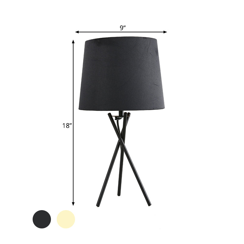 Minimalistisk Bordlampe med Blødt LED Lys i Tøjlampeskærm