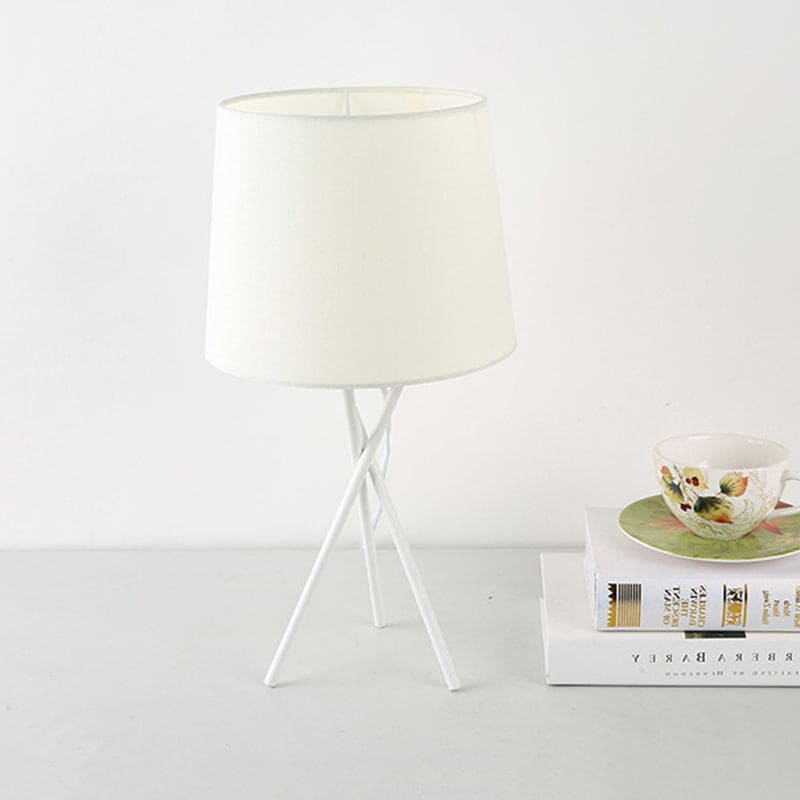 Minimalistisk Bordlampe med Blødt LED Lys i Tøjlampeskærm