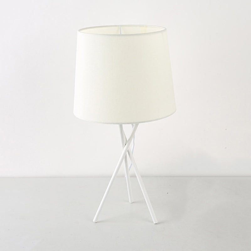 Minimalistisk Bordlampe med Blødt LED Lys i Tøjlampeskærm