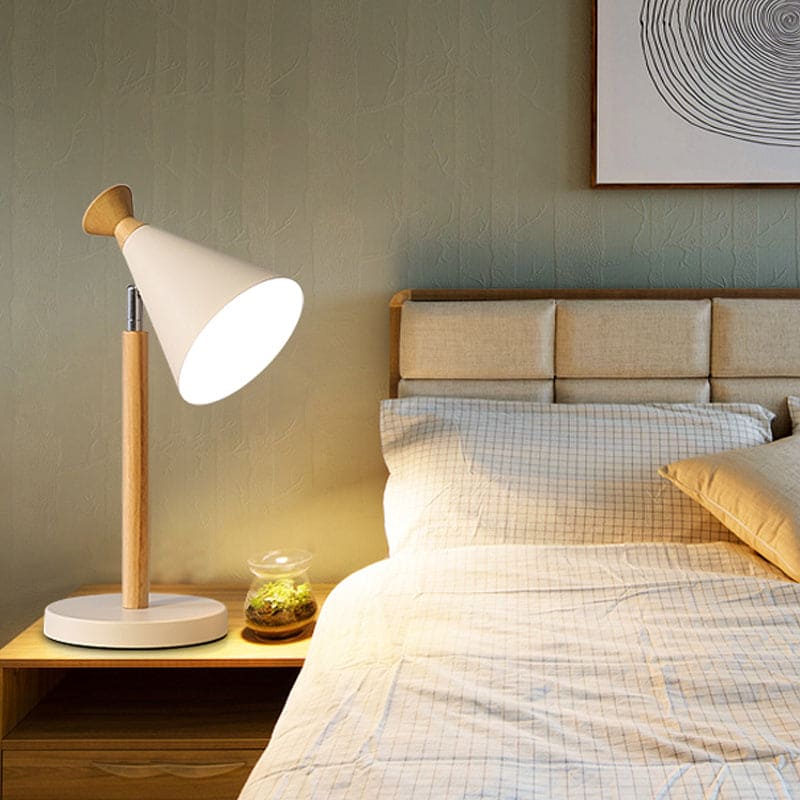 Moderne Trompetformet Bordlampe i Jern – Elegant Indretning