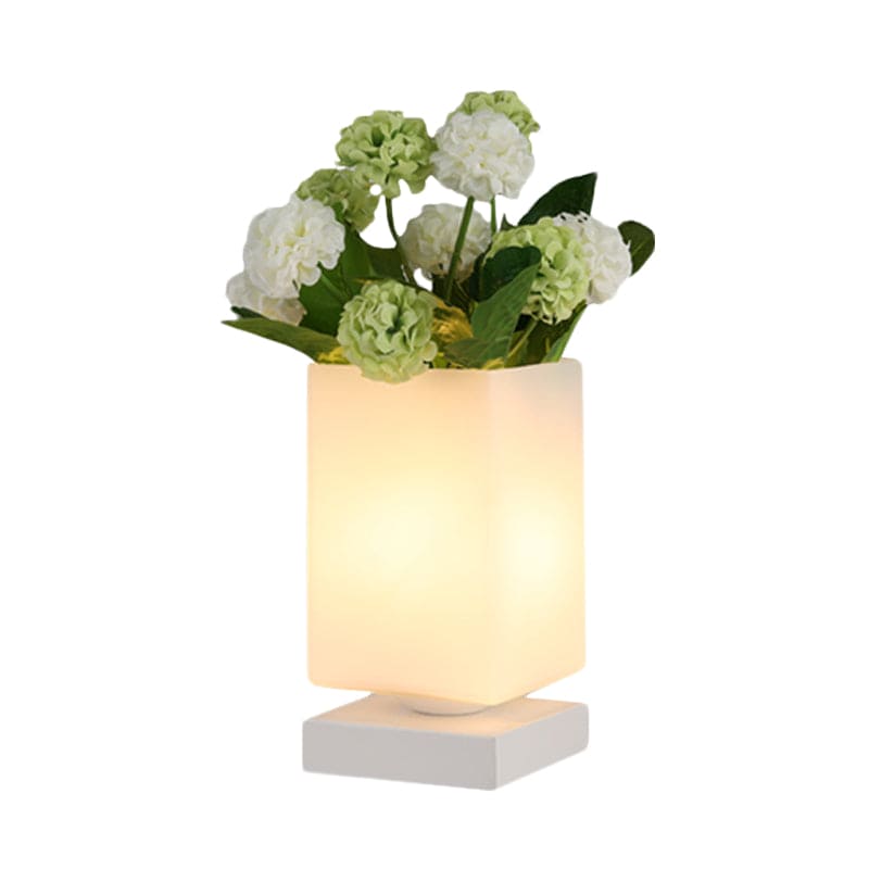 Romantisk Art Deco Nattlampa i Glas för Elegant Inredning
