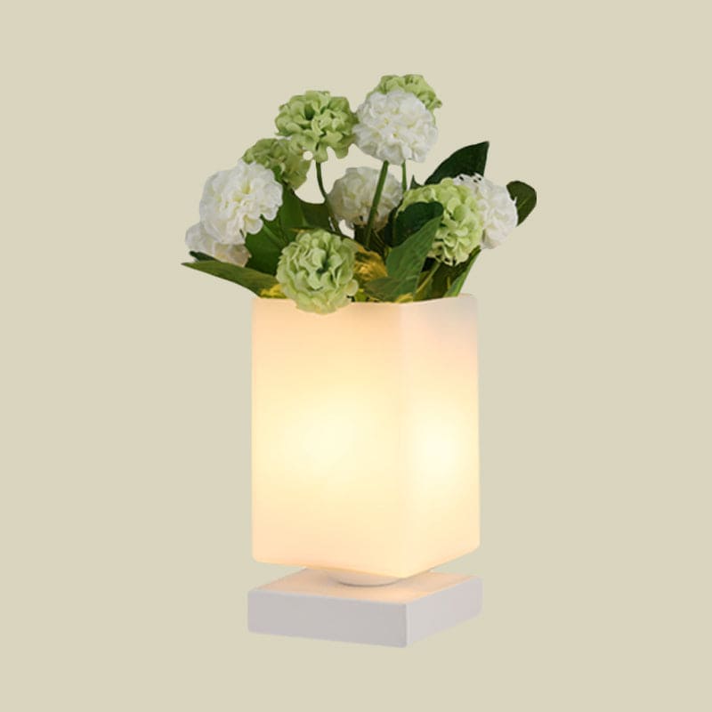 Romantisk Art Deco Nattlampa i Glas för Elegant Inredning