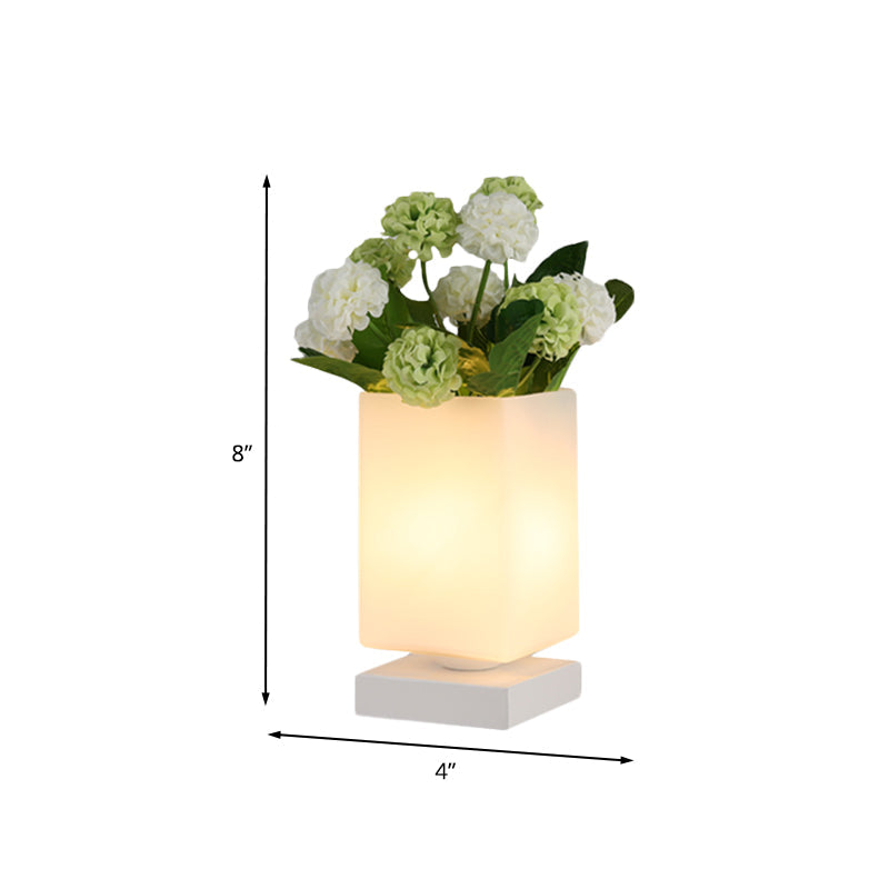 Romantisk Art Deco Nattlampa i Glas för Elegant Inredning