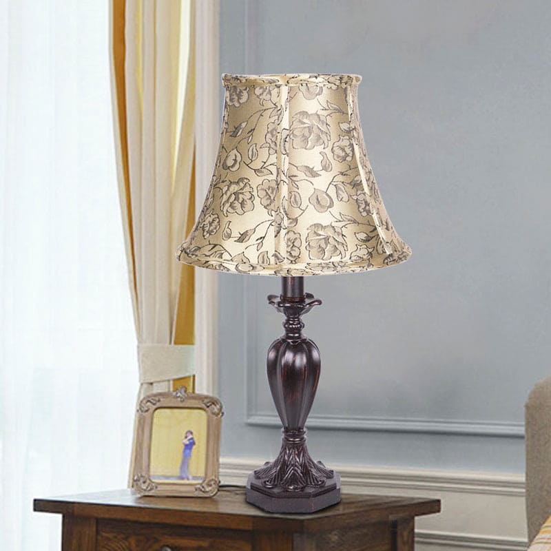 Elegant Natlampe med Moderne Resinkuppel – Skab Hygge