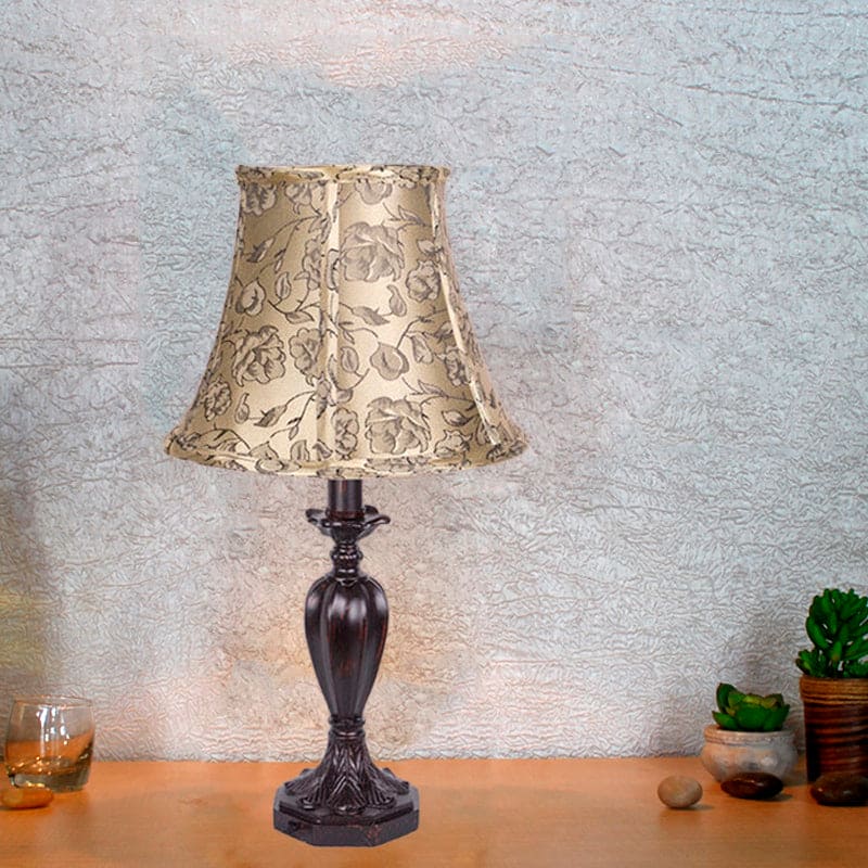Elegant Natlampe med Moderne Resinkuppel – Skab Hygge