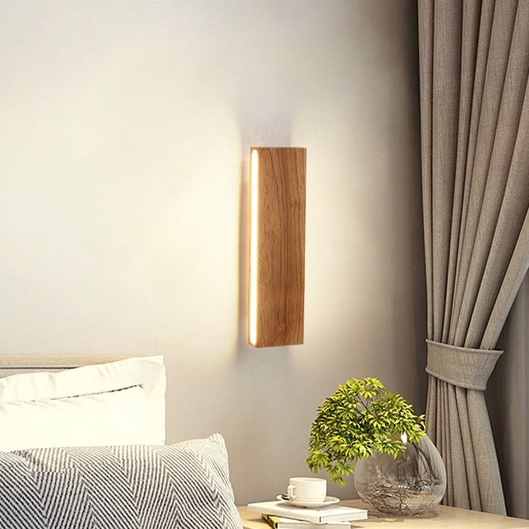 Stilren LED Vägglampa i Trä – Minimalistisk Design och Komfortljus